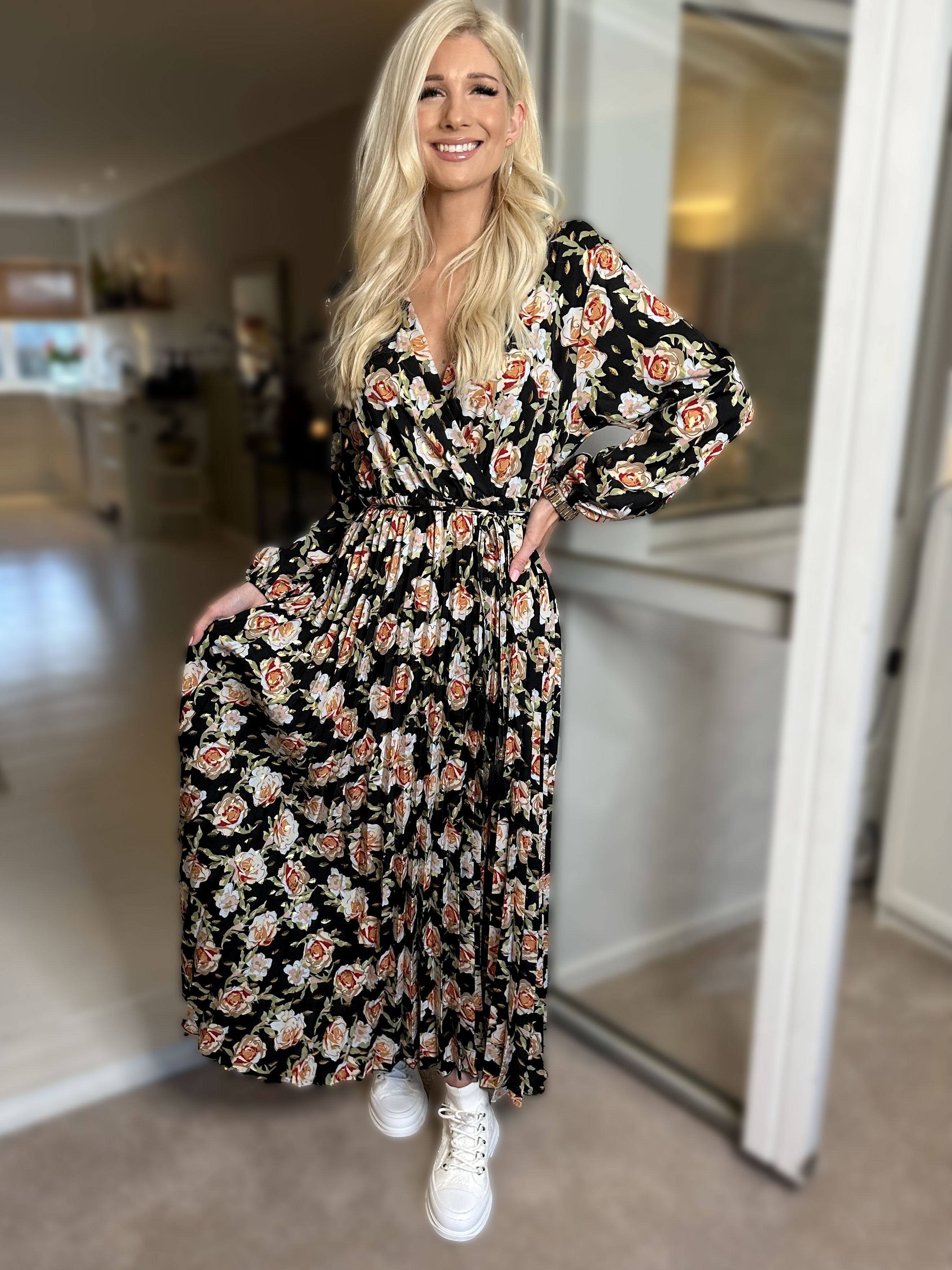 Marinella Rose - Vacker lång klänning med rosmotiv